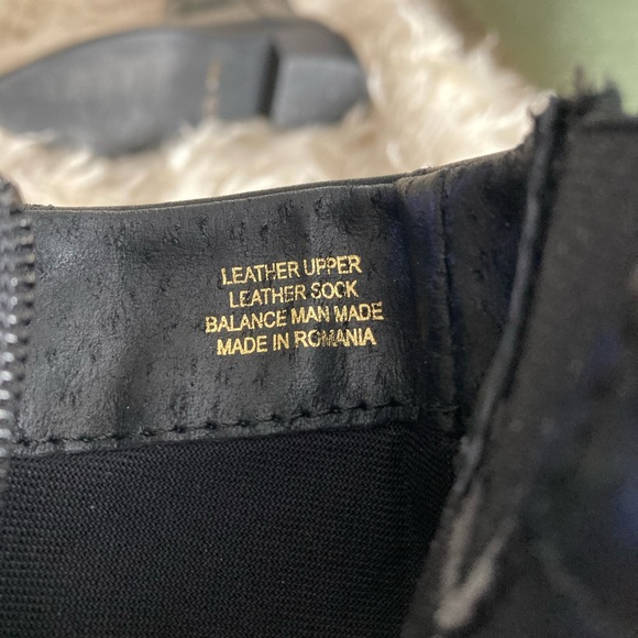 Short, leather booties - Picture 7 of 7